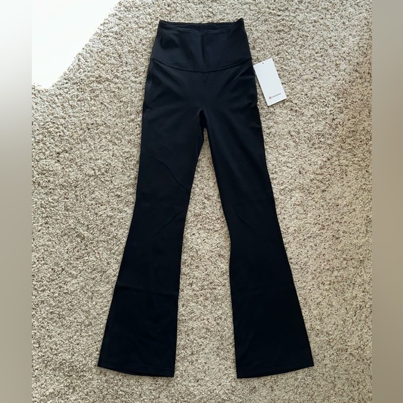 lululemon athletica Pants - Lululemon Women's Groove Nulu SHR Flared Pant. Black. Size: 6 *Regular. NWT!